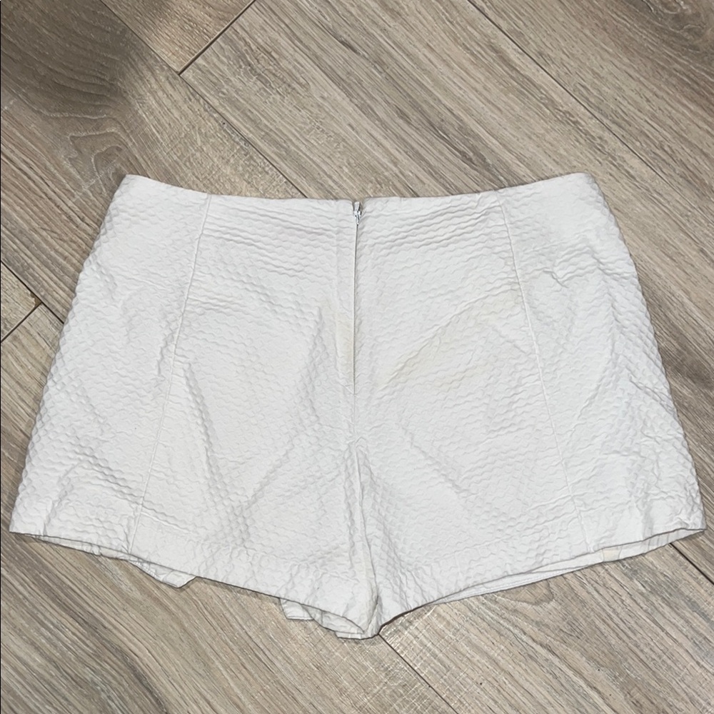 Lily Pulitzer white shorts - Picture 2 of 3